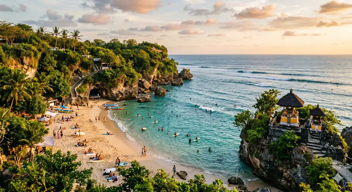 Tips Berkunjung ke Pantai Padang Padang